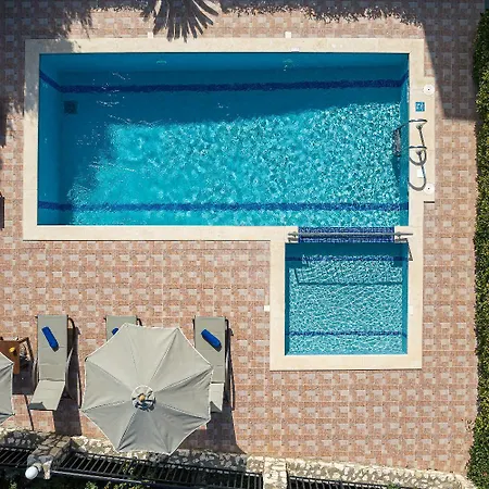 Nefeli Breeze Villa *